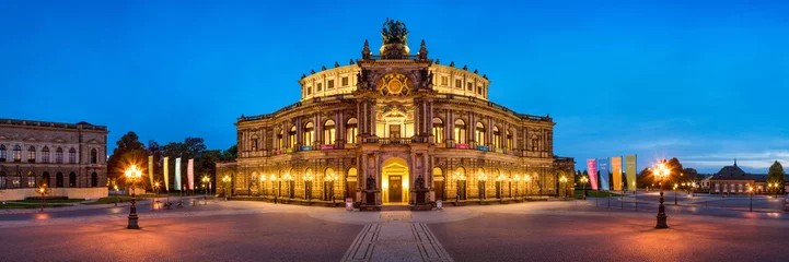 Foto op Plexiglas Theater Semperoper in het panorama van Dresden bij nacht