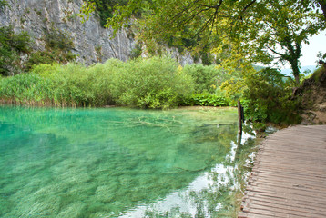 Fototapeta na wymiar Transparent turquoise waters of Gavanovac lake
