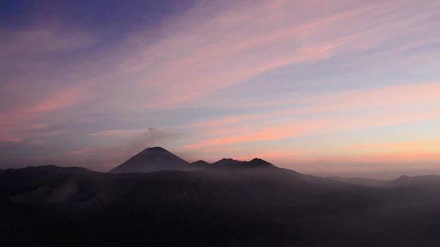夕方のブロモ山とスメル山