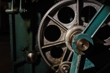 Wheel of a mechanical loom with patina