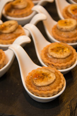  mini tart  bananas in white cup