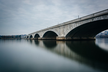 Fototapeta na wymiar The Arlington Memorial Bridge and Potomac River, in Washington,