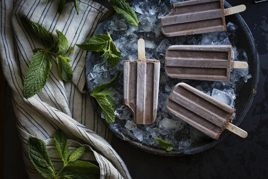 Ceamy chocolate mint popsicles (vegan)
