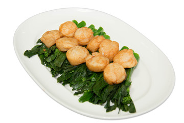  scallops and vegetables on white dish