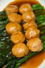  scallops and vegetables with sauce