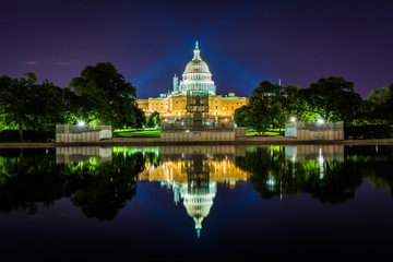 Fototapeta premium The United States Capitol Building and Reflecting Pool at night,