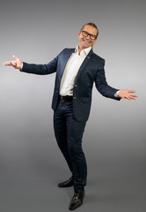 Willkommensgruss des Entertainers