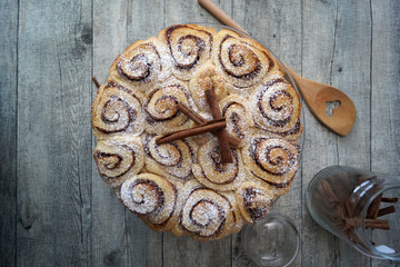 Torta di rose alla cannella