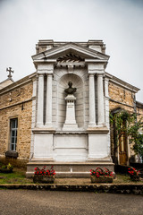 Mémorial et bâtiments des anciennes usines de Soieries