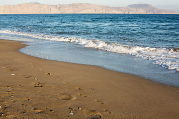 Obraz premium Sandy coastline at the sunrise