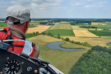 Sailplane pilot at landing © keng666