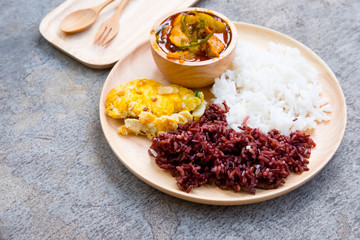 Delicious rice and red curry with pork and omelet