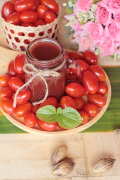 Tomato juice and pear cherry tomatoes.