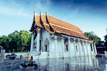 Obraz premium Vintage style photo,Beautiful of public ancient old white vihara hall buddha in Trirattanaram temple ,Kanchaburi,Thailand.Photo taken on: October 14, 2016