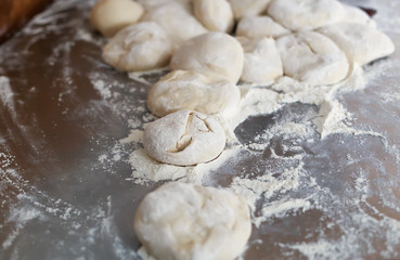 Balls of pizza dough with dusting of flour