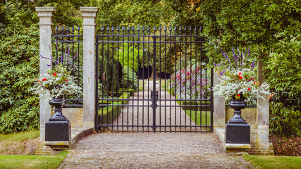 Entrance of the garden of estate Twickel in Delden Holland - obrazy, fototapety, plakaty