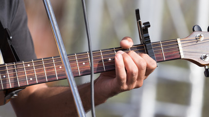hand man playing the guitar