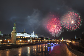 Fototapeta na wymiar Новый год. Новогодний фейерверк в Москве