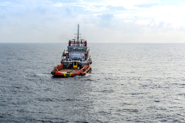 Fototapeta premium Anchor handling tug boat at oilfield