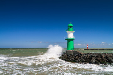 Die Mole in Warnemünde an einem stürmischen Tag