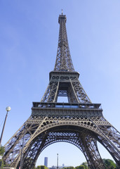 Fototapeta na wymiar The world famous Eiffel Tower in Paris