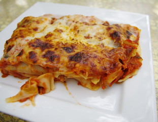 assiette de lasagne
