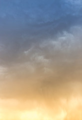 Obraz premium beautiful sky with clouds in the evening