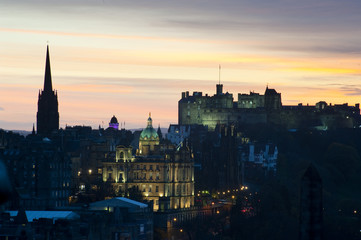 Fototapeta na wymiar View of Edinburgh Castle at night