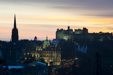 Fototapeta premium View of Edinburgh Castle at night
