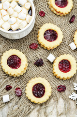 Shortbread cookies with cranberry jam