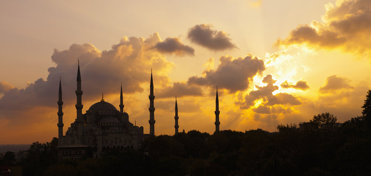 Blue Mosque at sunset, Istanbul, Turkey