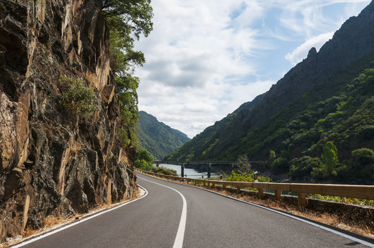 Road along Sil river, location of the famous Ribeira Sacra vineyard; Galicia, Spain