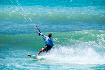 Obraz premium Amazing kite surfing at Philippines. Processional instructor surfing in ocean waives