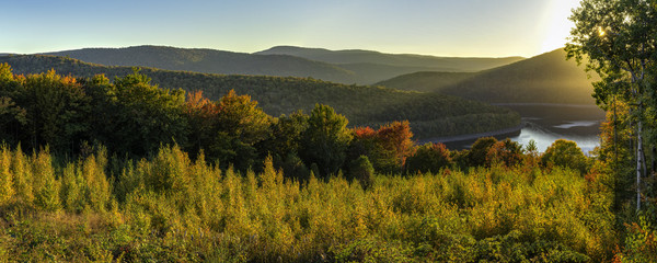 Fototapeta premium Catskills Reservoir Autumn Sunset Panorama