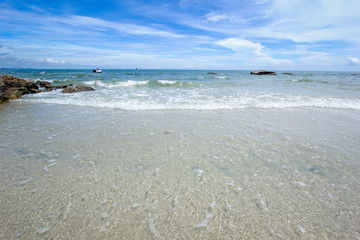 Fototapeta na wymiar Beach and sea with sky