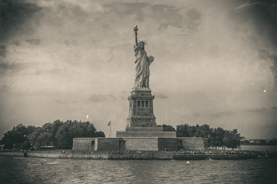 Fototapeta Statue of Liberty on Liberty Island, New York City, USA, Old style image