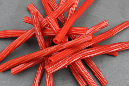 Tiras de regaliz rojo