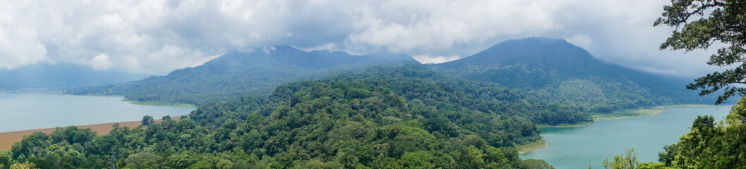 Vue panoramique sur les lacs Buyan et Tamblingan, Bali, Indon&eacute;sie