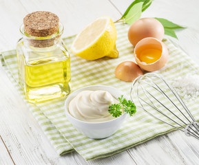 Natural mayonnaise ingredients and the sauce itself.