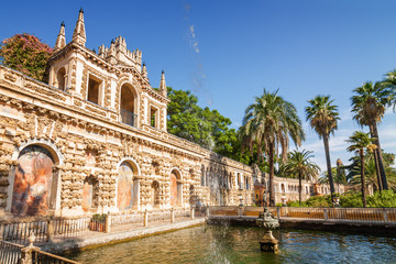 Naklejka premium Pałac Alcazar - basen Merkurego w Sewilli, prowincja Andaluzja, Hiszpania.