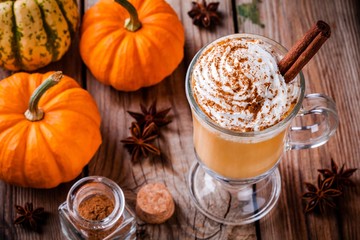 Obraz na płótnie Canvas Pumpkin spice latte with whipped cream