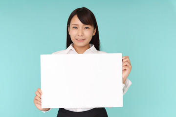 Fototapeta premium ホワイトボードを持つ女性
