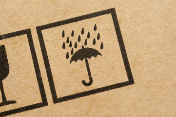 Packing box symbol for Keep Dry