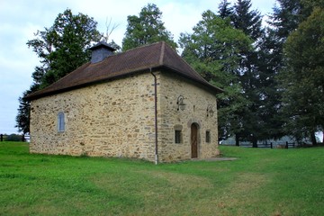 Fototapeta na wymiar Chapelle Saint-Roch à Saint-Ybard (Corrèze)