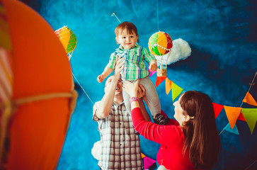 Child in the parents hands