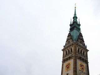 Fototapeta na wymiar Turm des Hamburger Rathaus