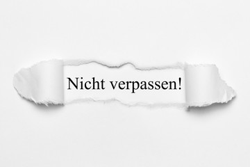 Nicht verpassen! auf weißen gerissenen Papier