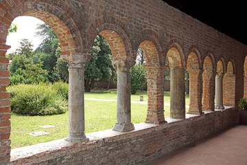 porch with columns