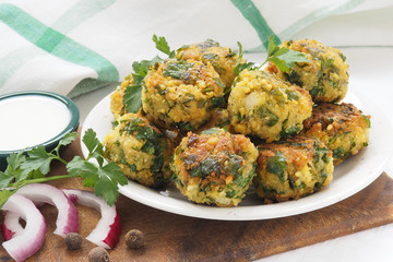 Chickpeas falafel with sauce