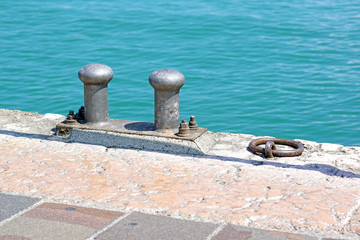 Boat docking point at the end of a pier